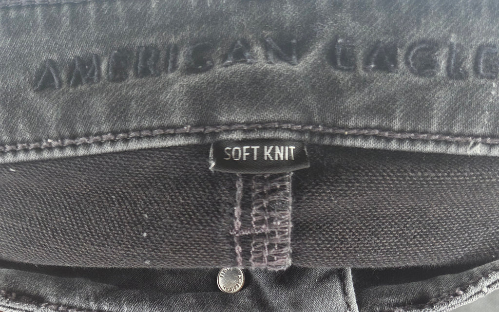 AMERICAN EAGLE JEANS SIZE 6
