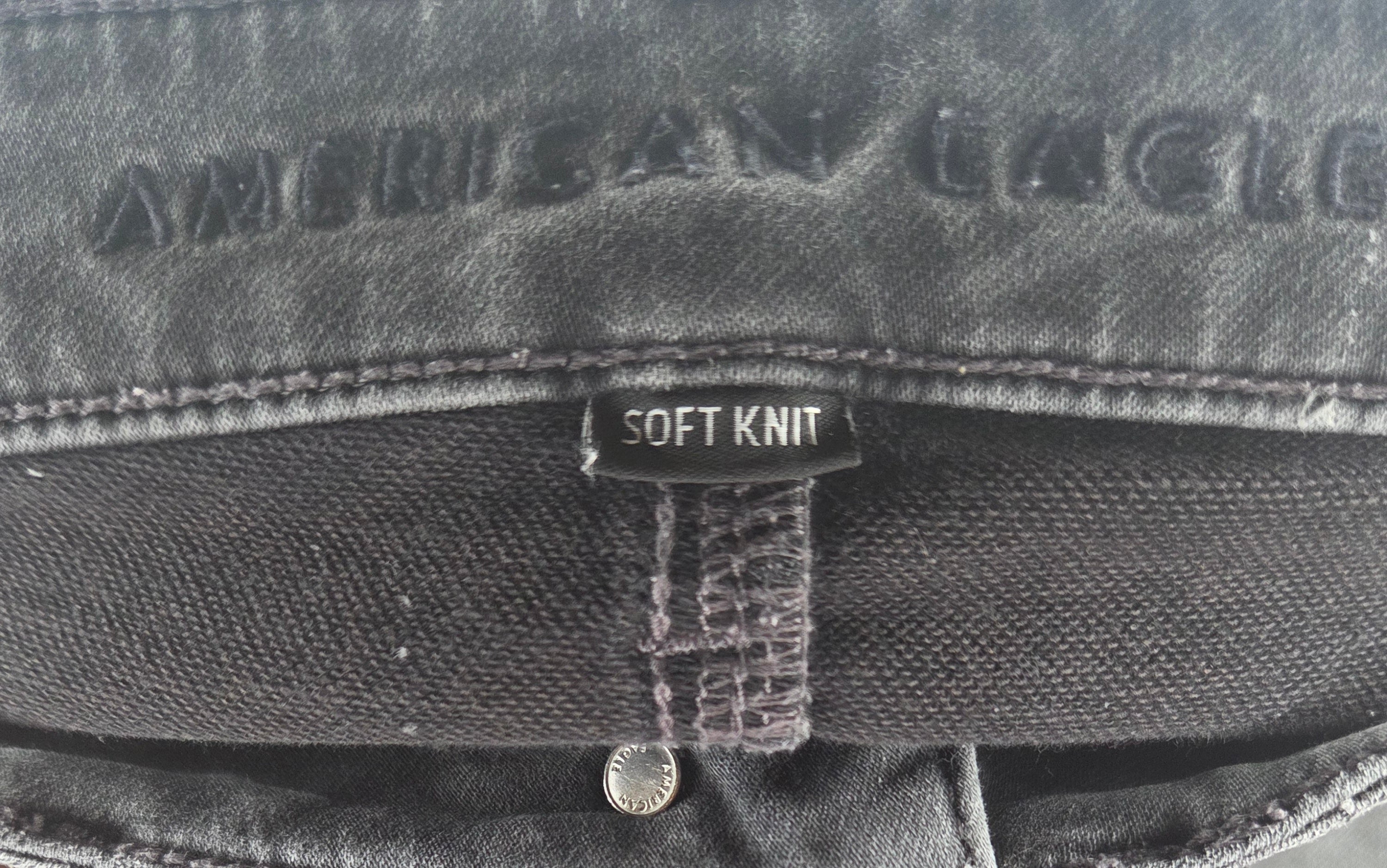 AMERICAN EAGLE JEANS SIZE 6