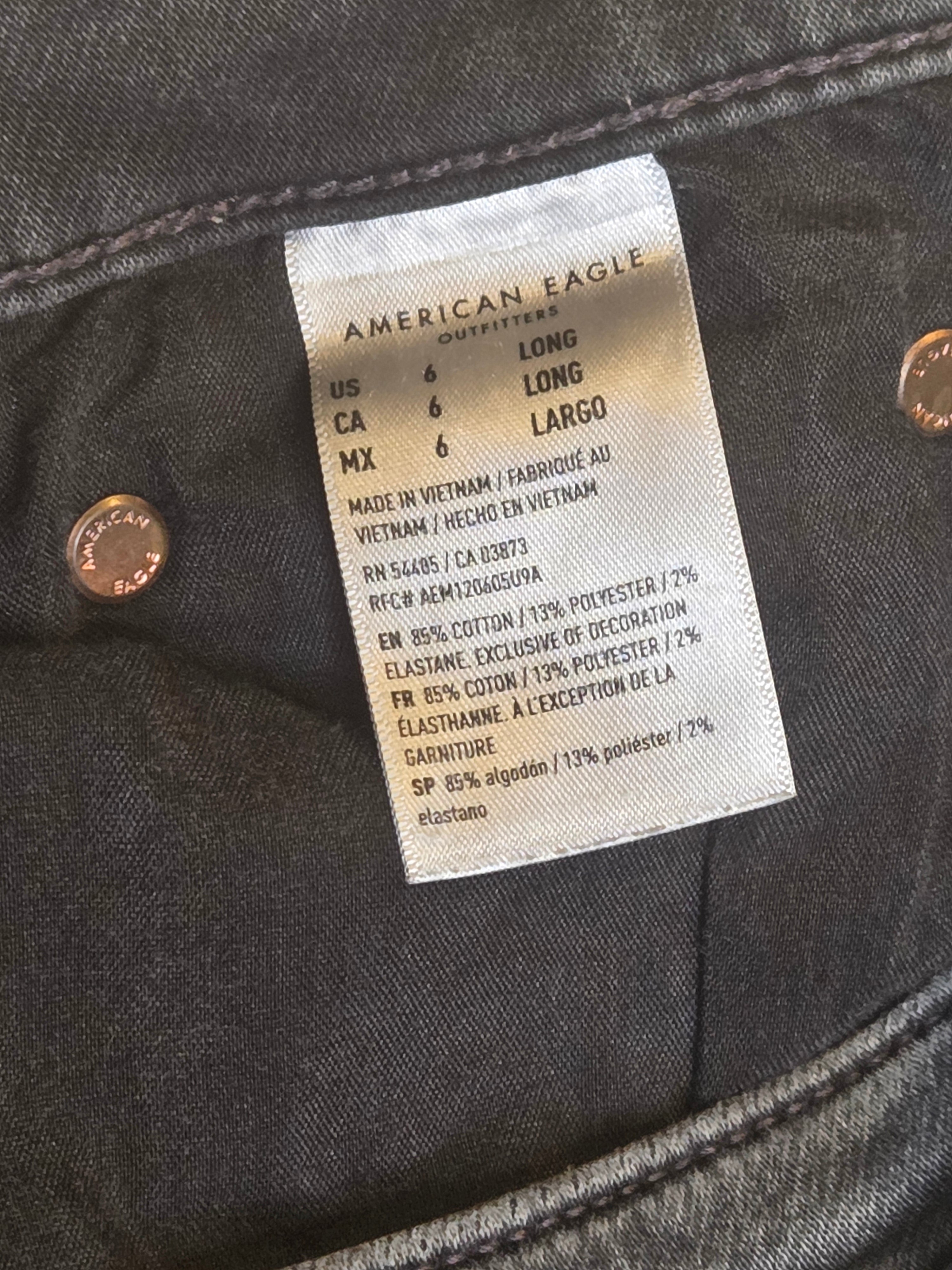 AMERICAN EAGLE JEANS SIZE 6