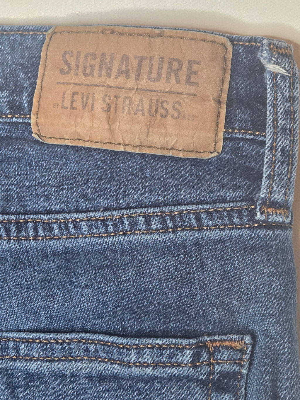 LEVI'S SIGNATURE JEANS SIZE 32W 30L