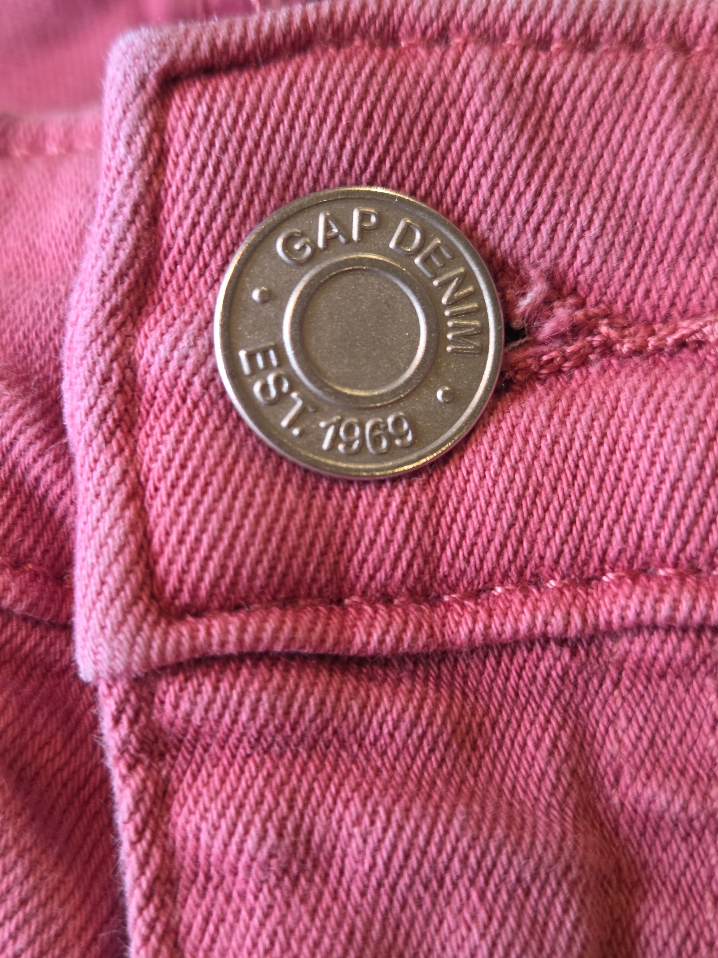 GAP DENIM BOYFRIEND JEANS SIZE 28R