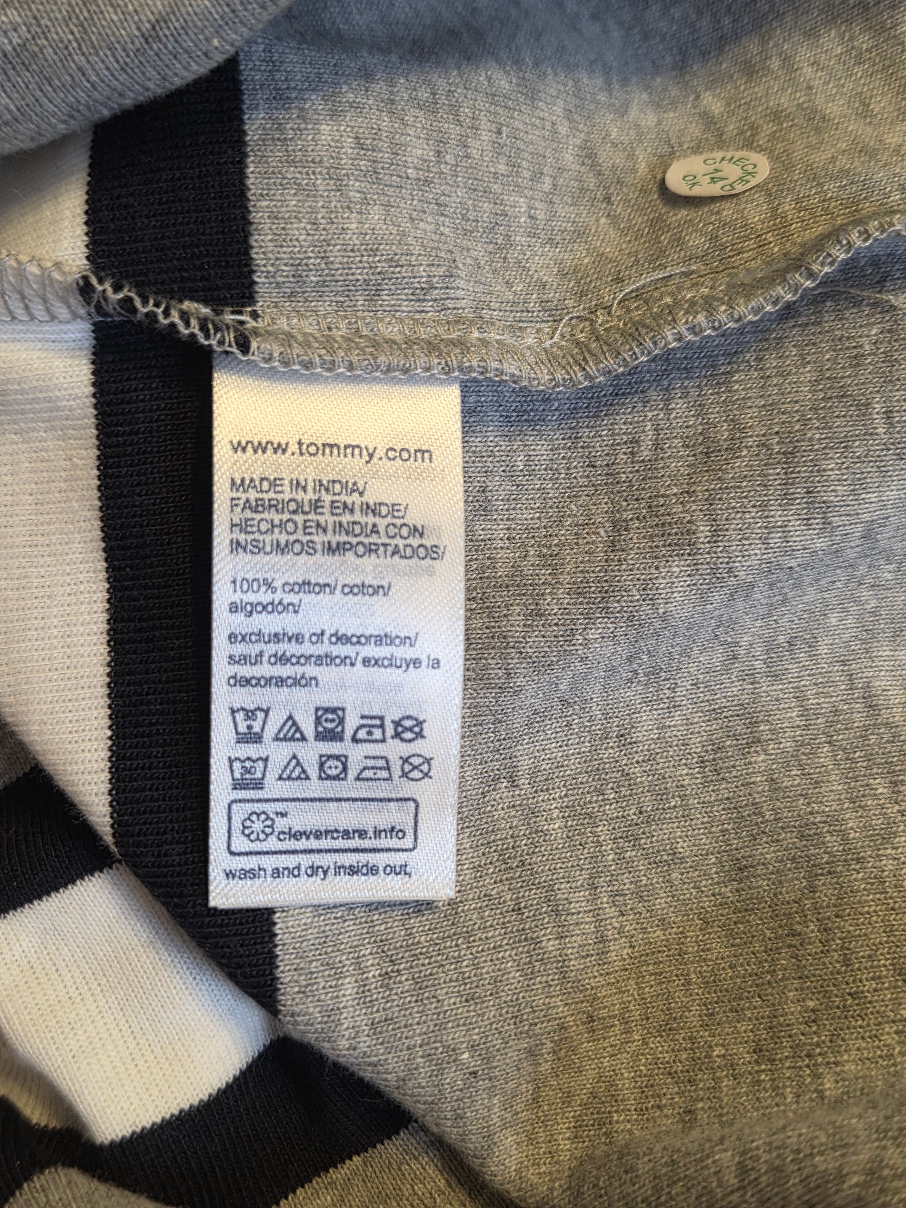 TOMMY HILFEGER SHIRT SIZE SMALL