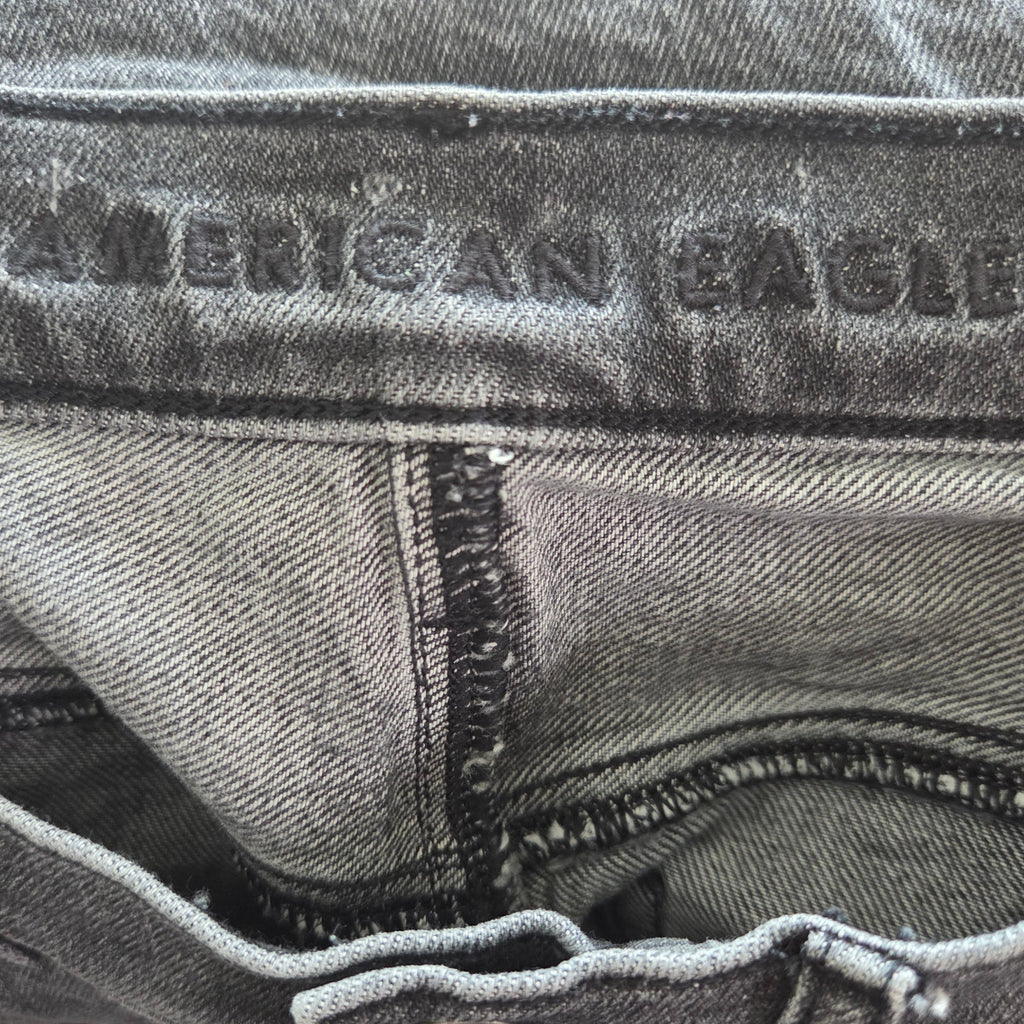 AMERICAN EAGLE OUTFITTERS SIZE 6 SHORT