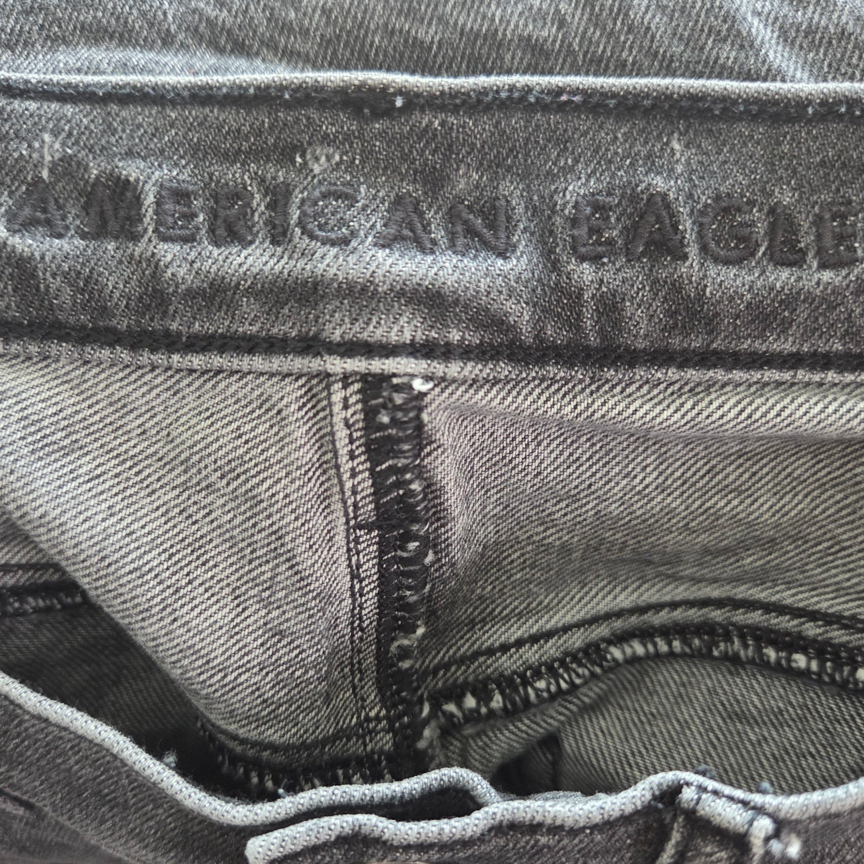 AMERICAN EAGLE OUTFITTERS SIZE 6 SHORT