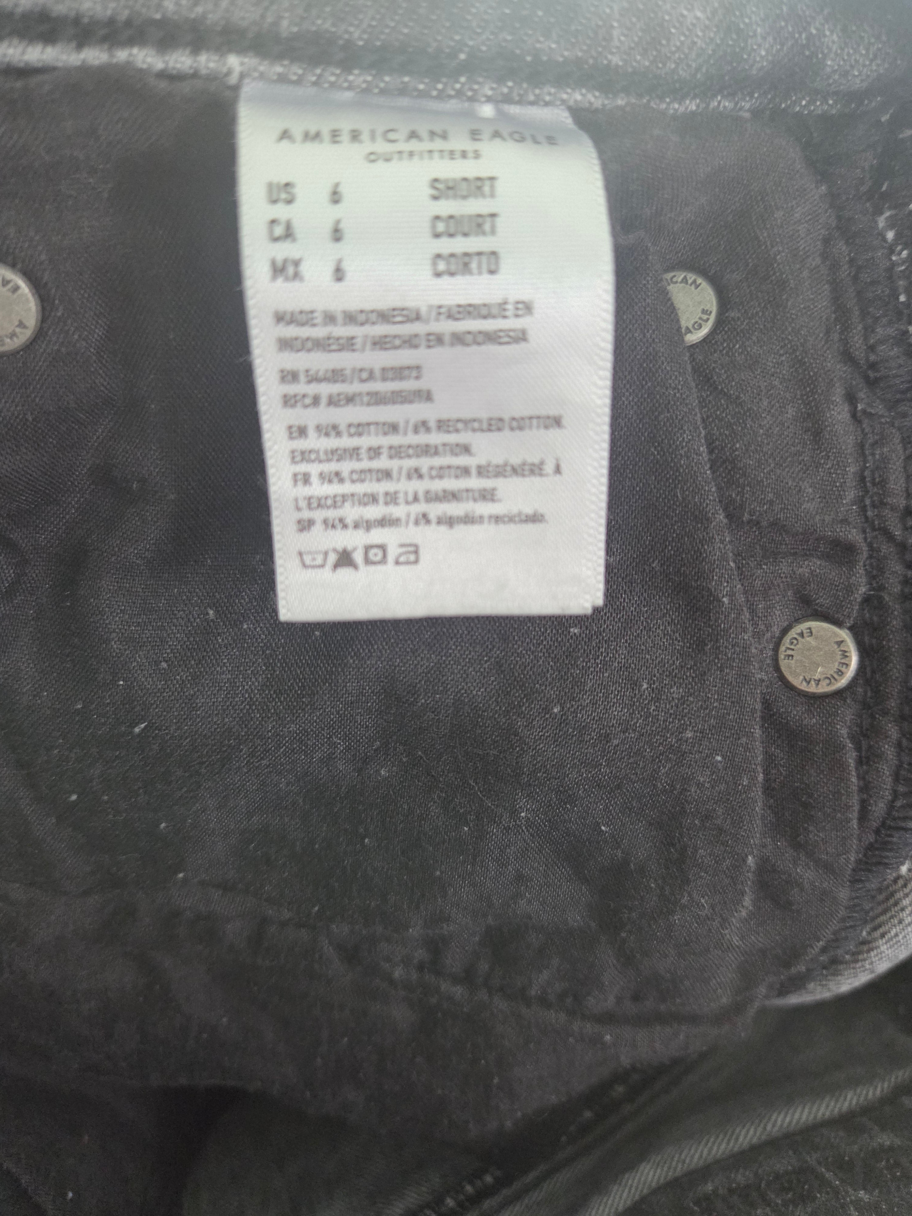 AMERICAN EAGLE OUTFITTERS SIZE 6 SHORT