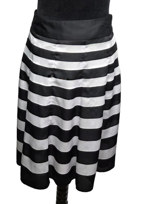 WHITE HOUSE BLACK MARKET SIZE 2