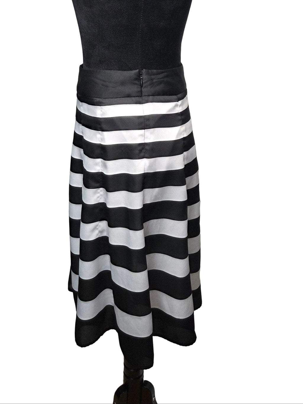 WHITE HOUSE BLACK MARKET SIZE 2