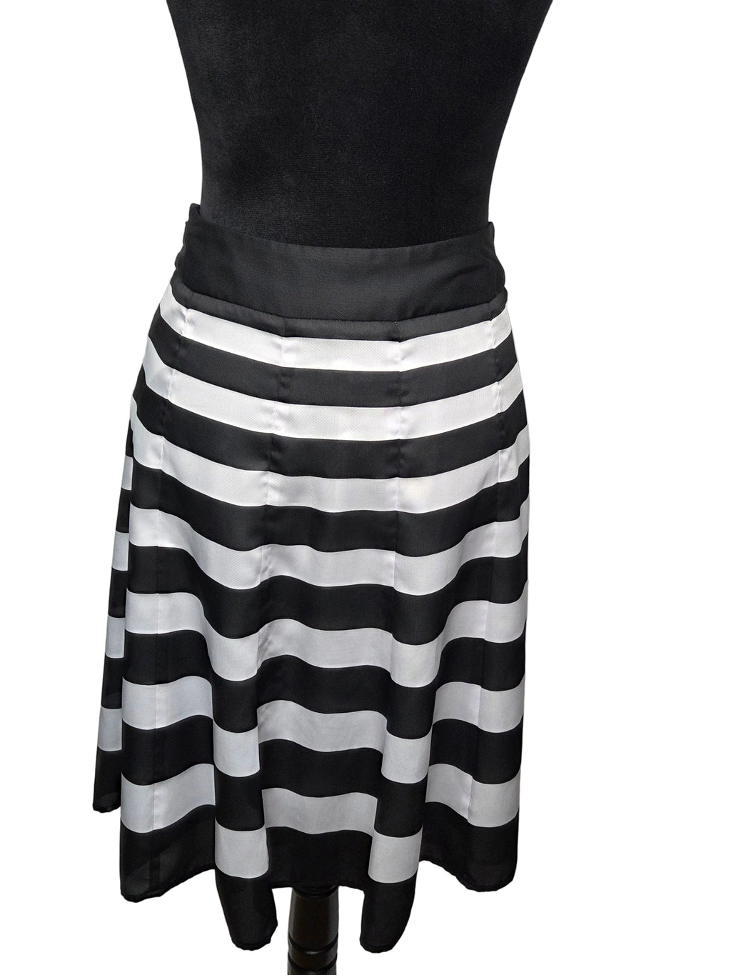 WHITE HOUSE BLACK MARKET SIZE 2