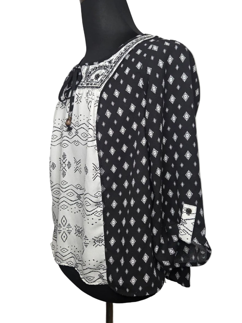 Xhilaration Women's Blouse Black White Pattern Polyester Size L