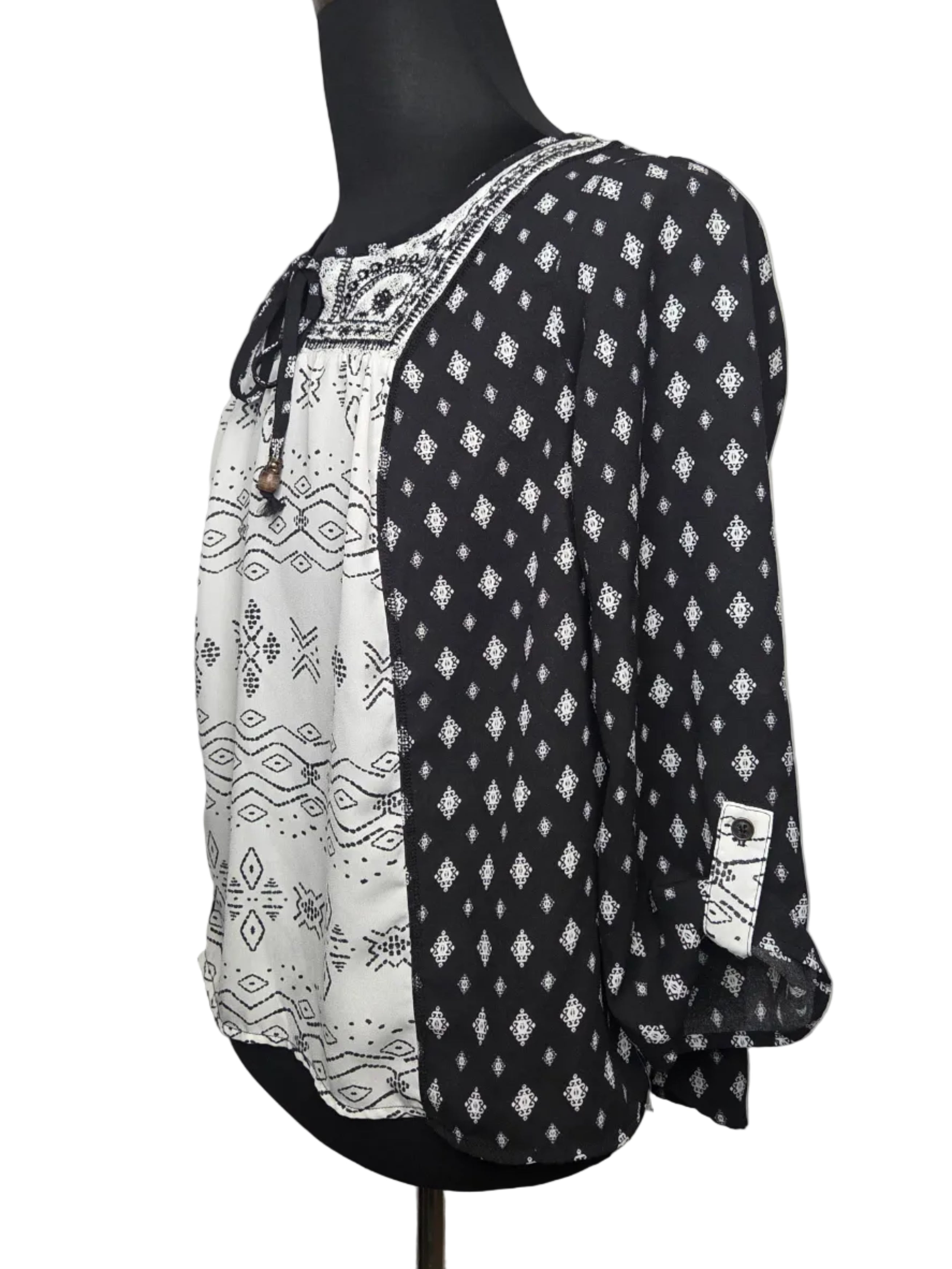 Xhilaration Women's Blouse Black White Pattern Polyester Size L
