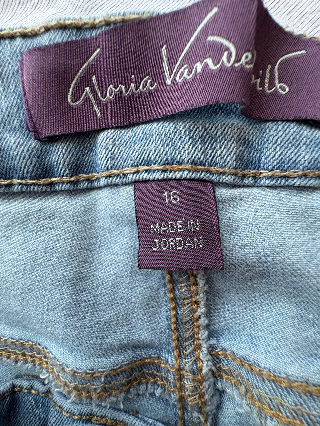 GLORIA VANDERBILT BLUE JEANS SIZE 16