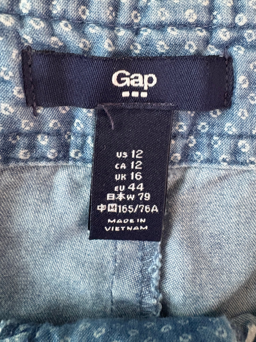 GAP DENIM BLUE SHORTS SIZE 12