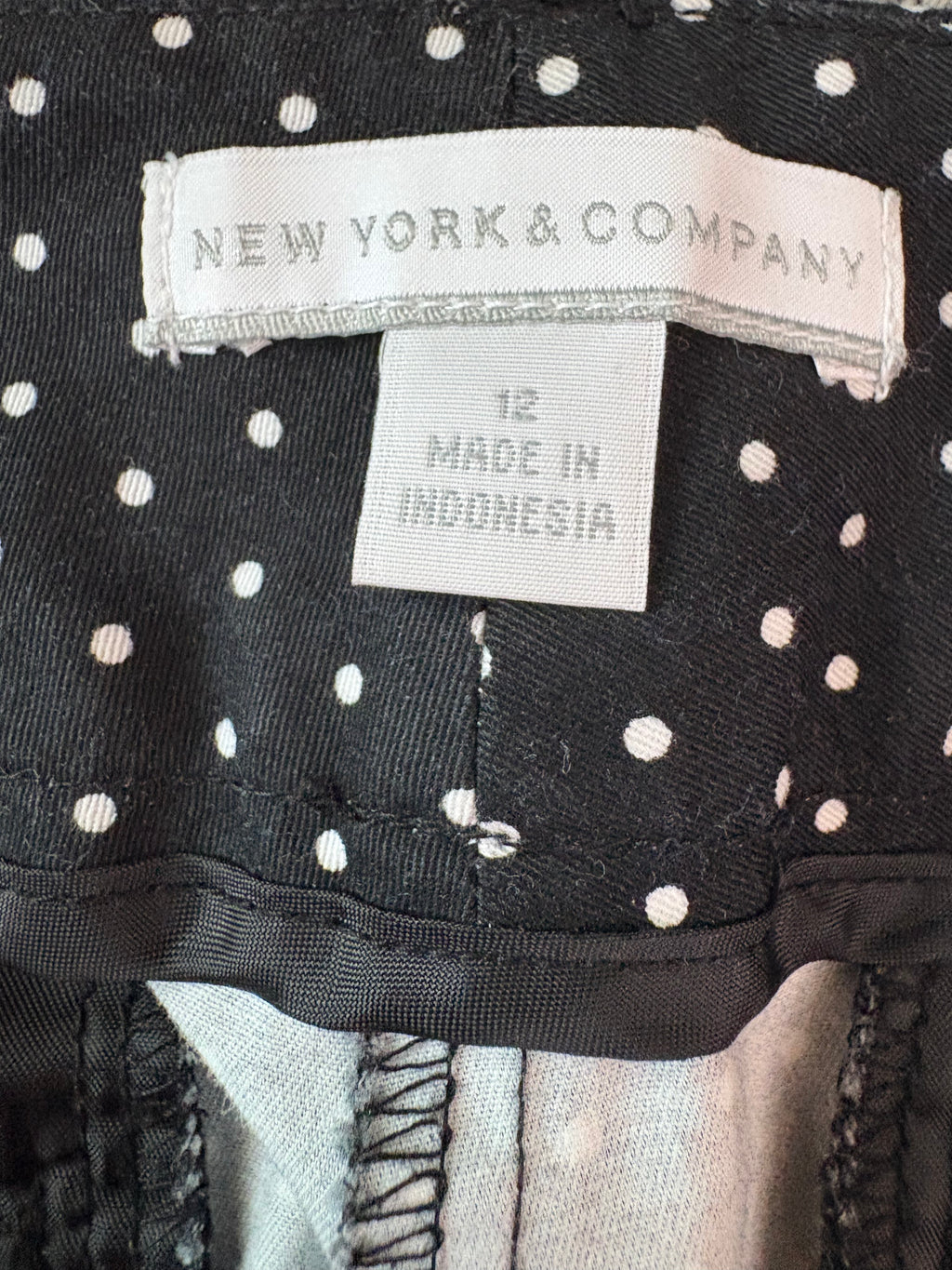 NEW YORK & COMPANY SHORTS SIZE 12