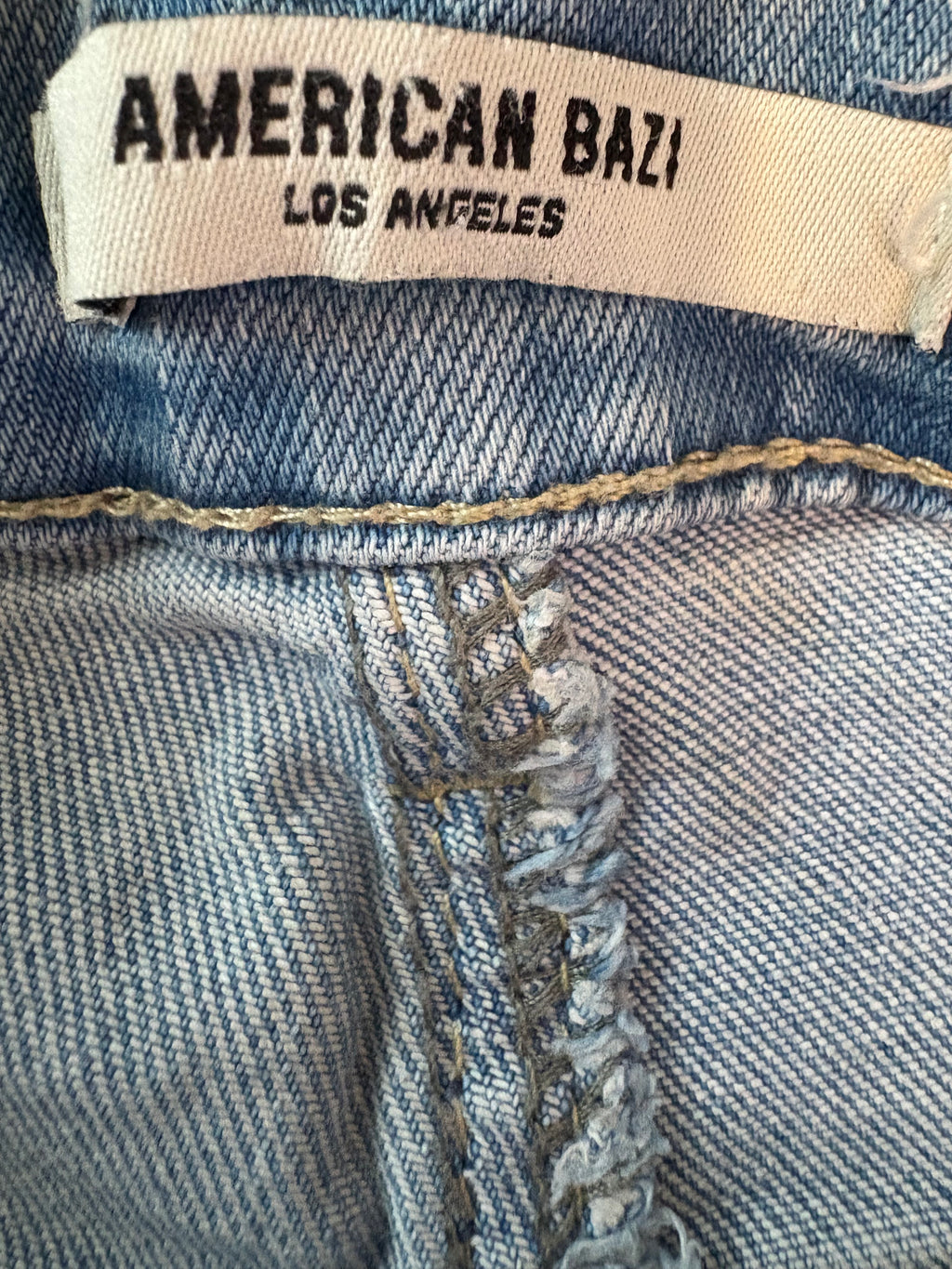 AMERICAN BAZI JEAN SHORTS SIZE M