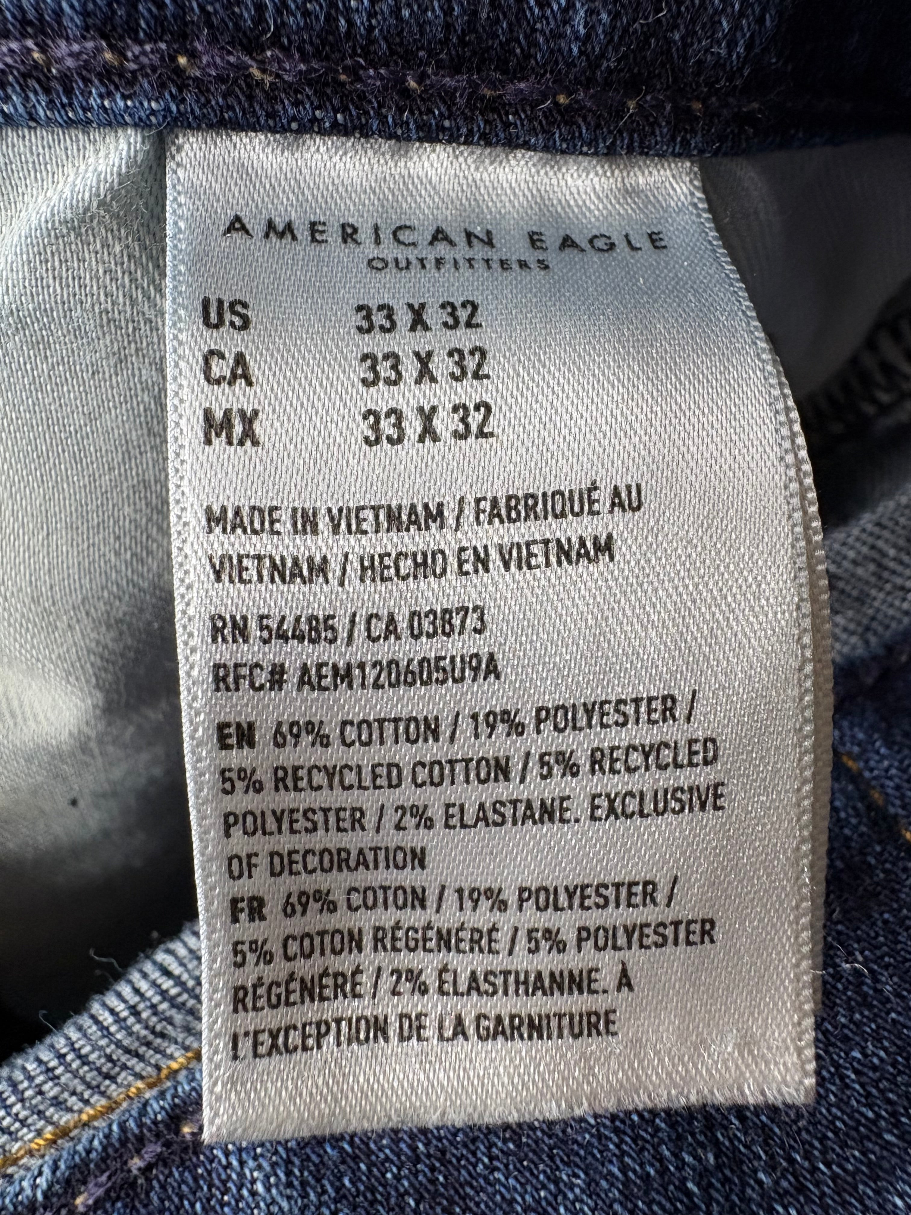 AMERICAN EAGLE BLUE JEANS SIZE 33W 32L