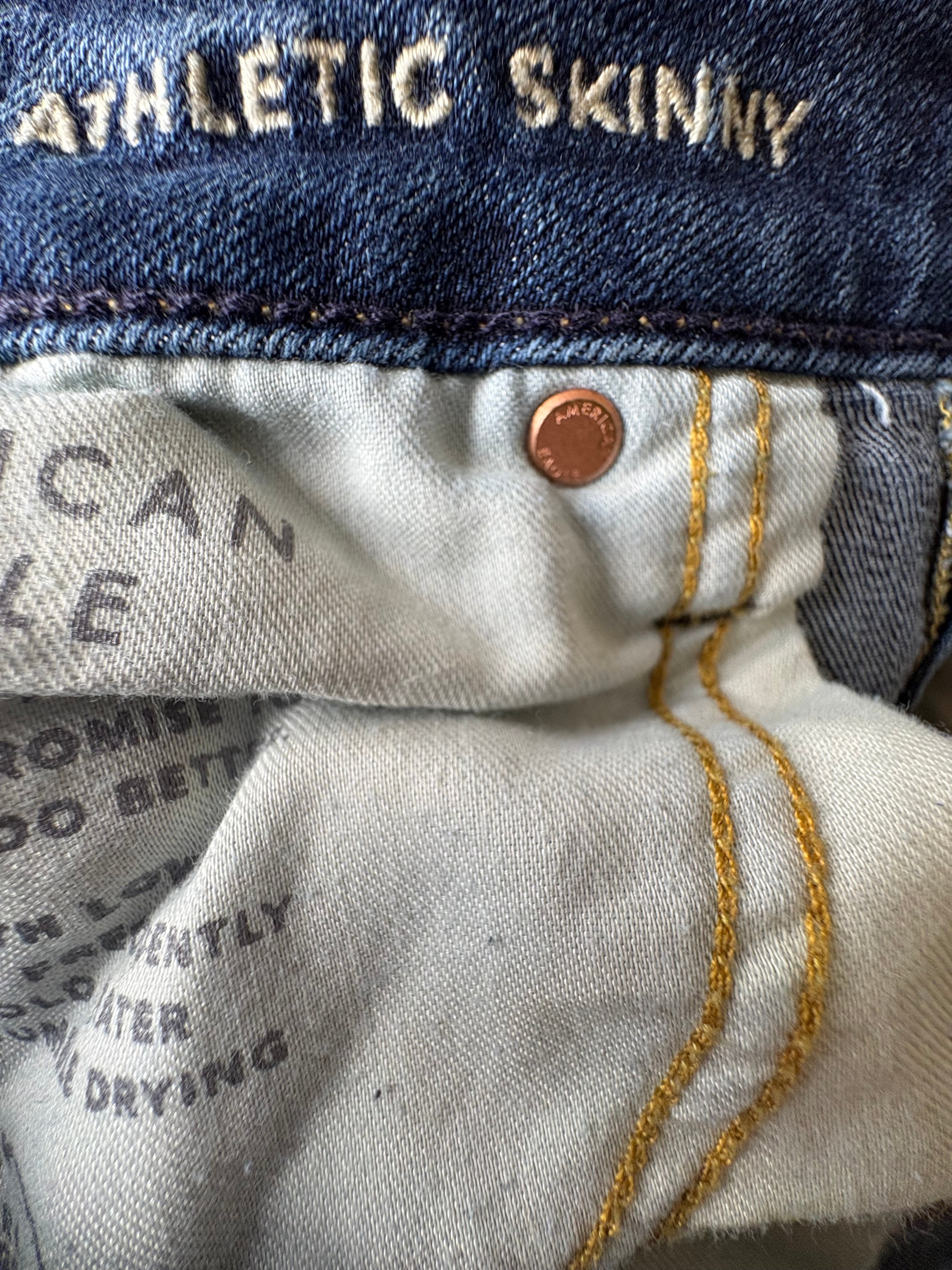 AMERICAN EAGLE BLUE JEANS SIZE 33W 32L