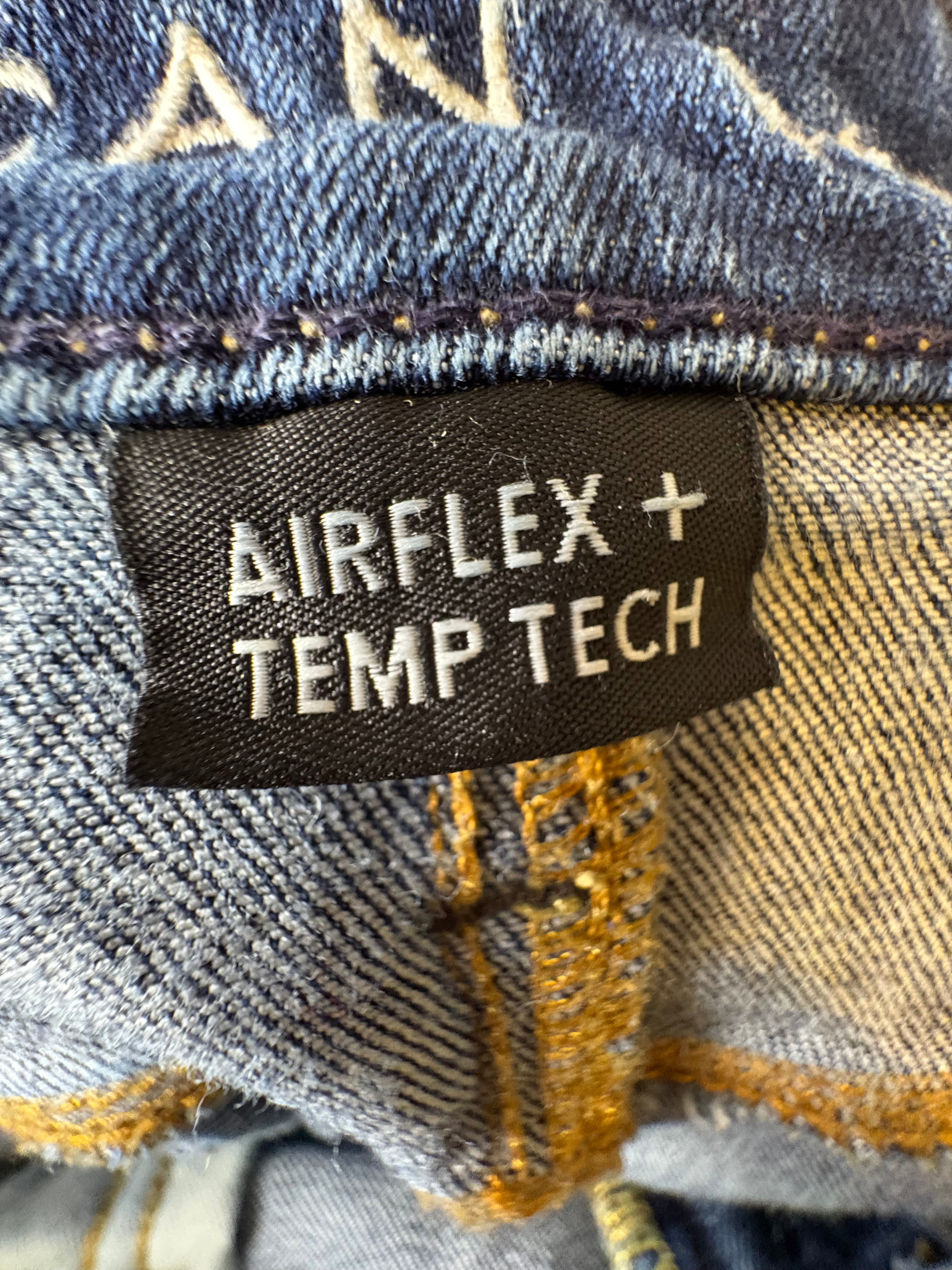 AMERICAN EAGLE BLUE JEANS SIZE 33W 32L