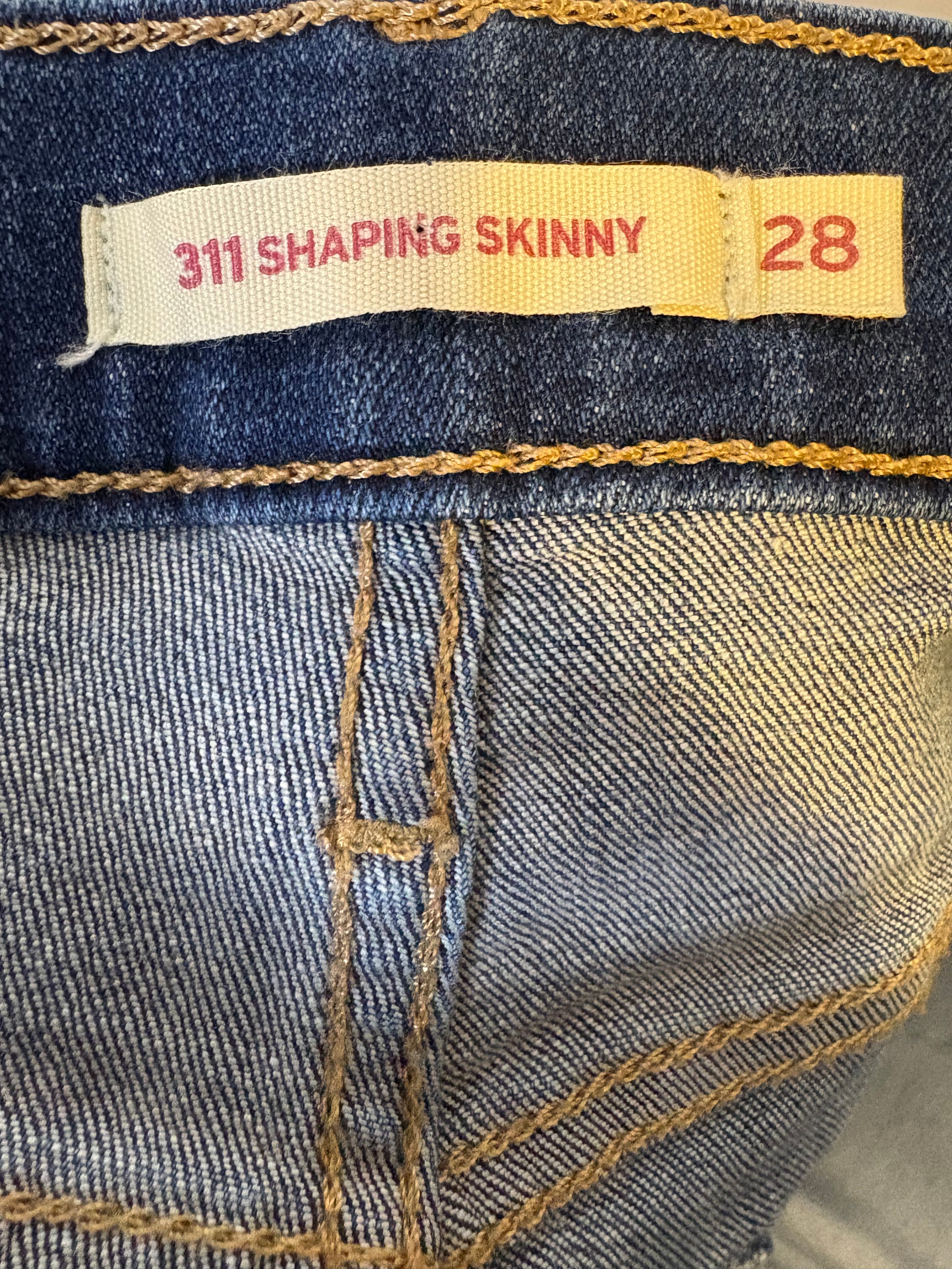 LEVI'S SIZE 28