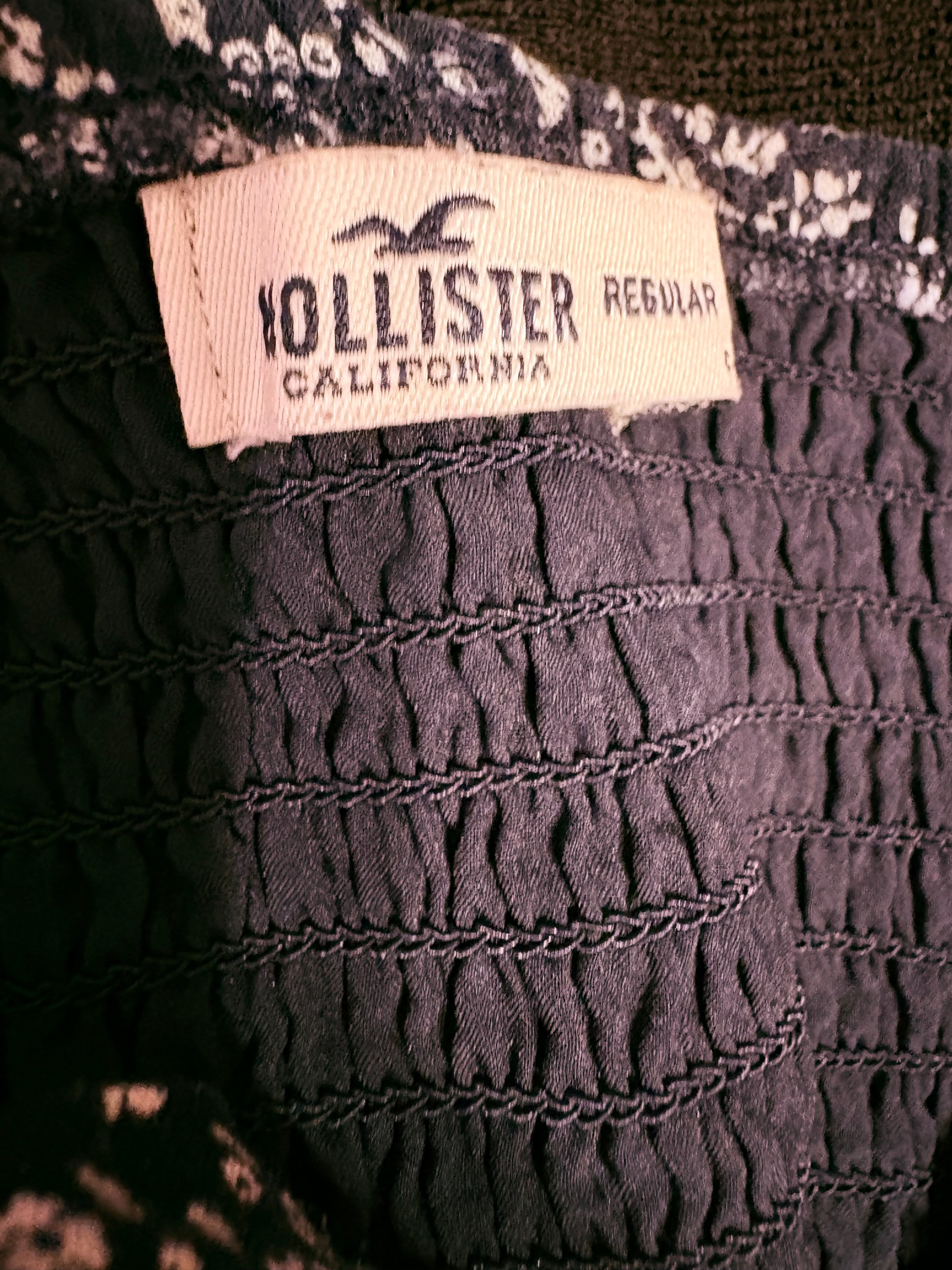HOLLISTER SIZE SMALL