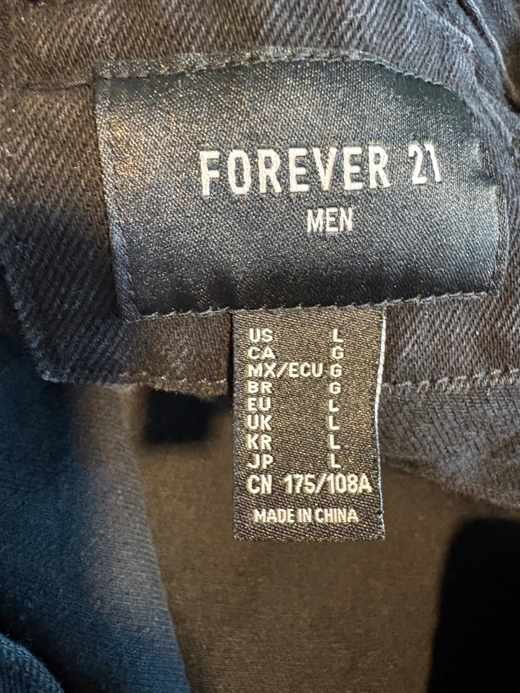 FOREVER 21 MEN SIZE LARGE