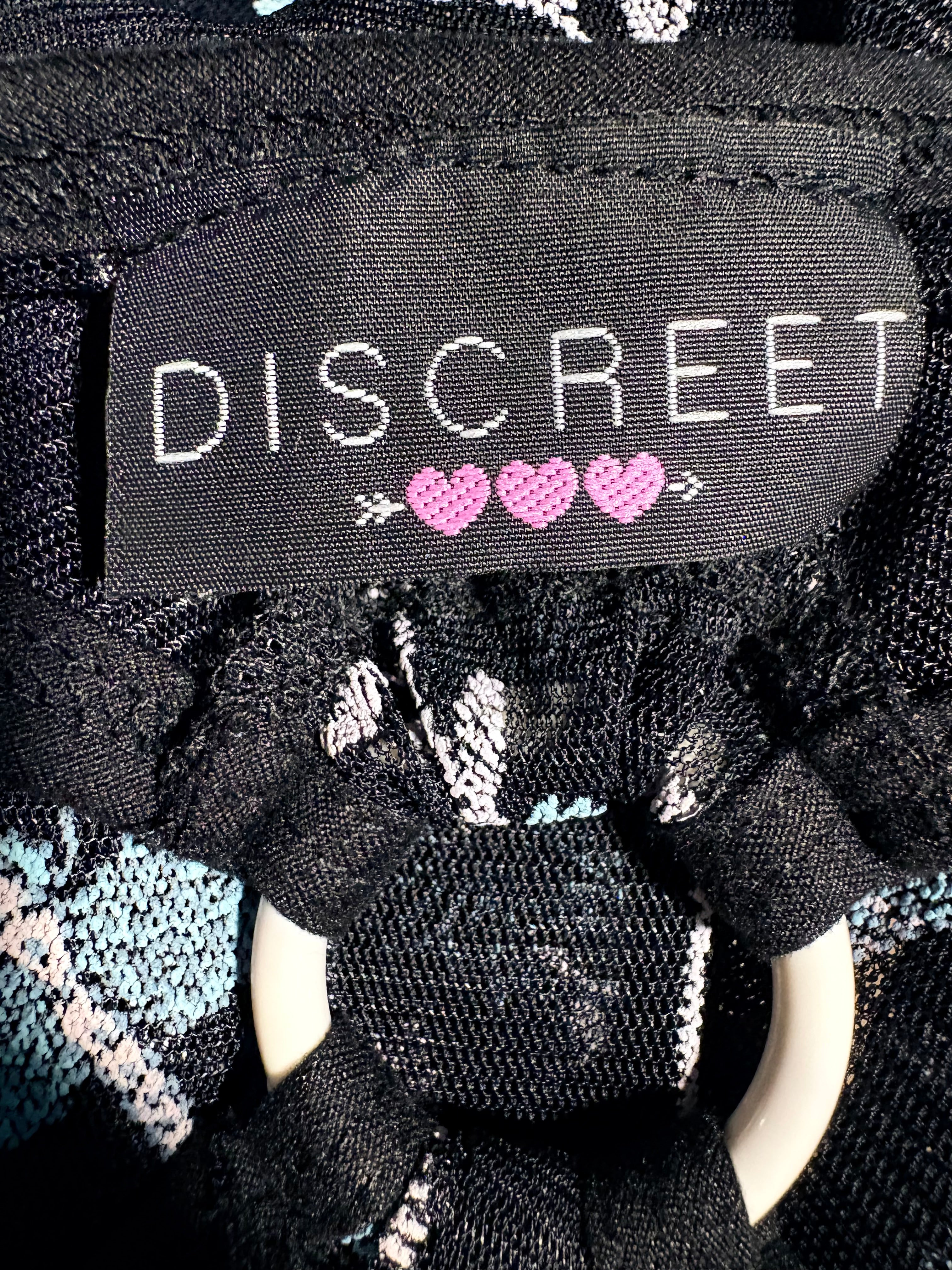 DISCREET SIZE M