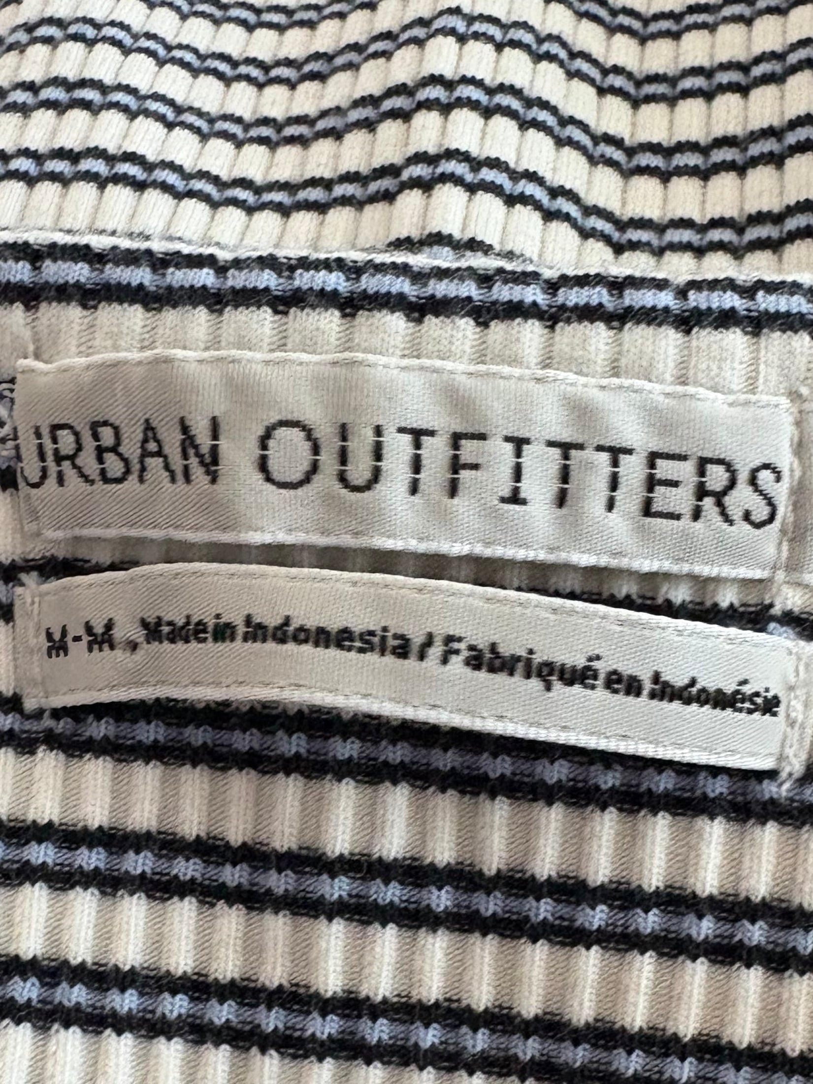 URBAN OUTFITTERS SIZE M