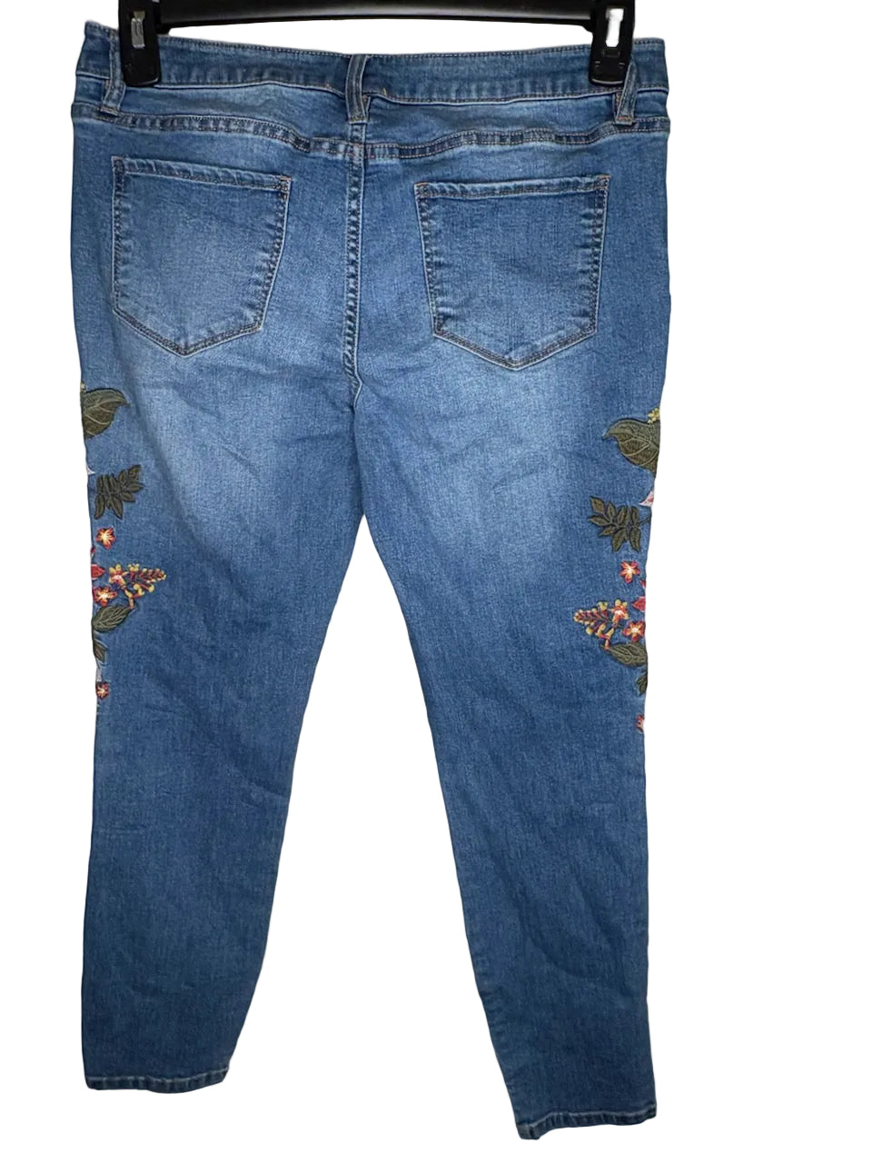 NEW YORK & COMPANY SOHO ANKLE JEANS SIZE 8